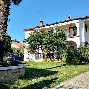 https://villa-nina-porec.in-istria.net